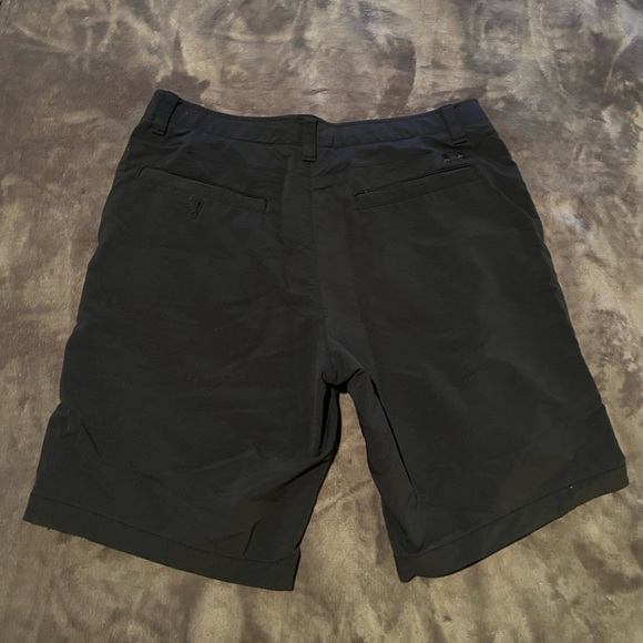 Under Armor Men’s golf shorts - Picture 2 of 3